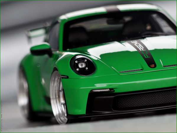 1:18 Porsche 911 992 GT3 2021 Viper Green ONE 300ST Edition